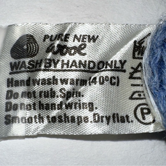 Boy’s Made In England Wool Paddington Bear Sweater - Picture 5 of 5